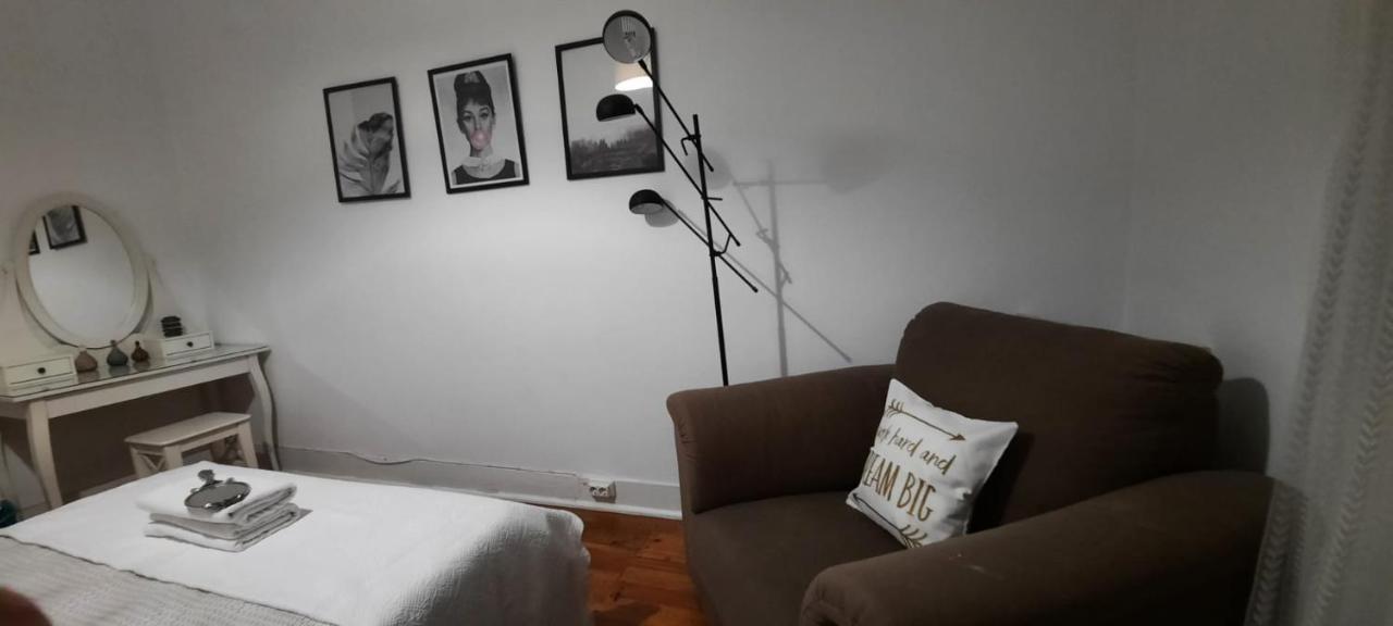 Sunny Terrace Apt, Close To Downtown! 2 Bedroom Flat Lisboa Exteriör bild