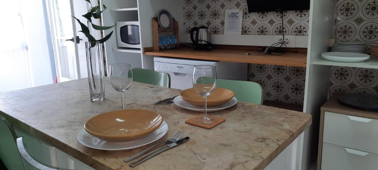 Sunny Terrace Apt, Close To Downtown! 2 Bedroom Flat Lisboa Exteriör bild